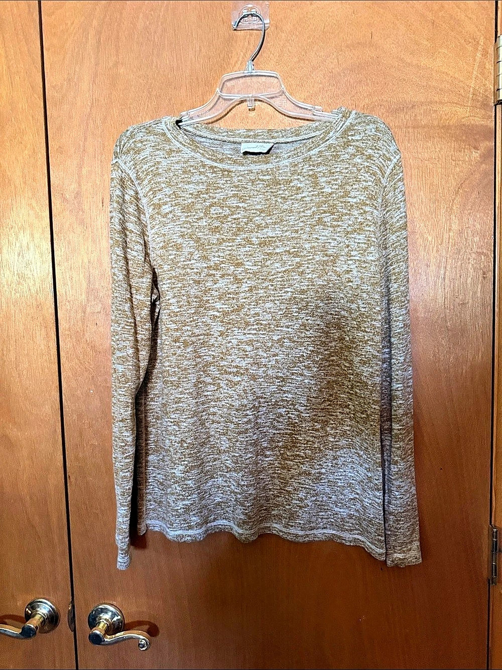 Universal Thread Long Sleeve Top in Gold tone & White